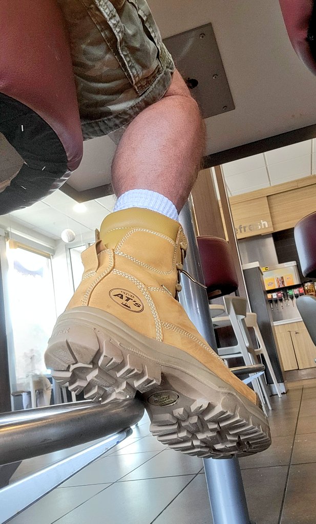 LightstormN's tweet photo. Like work boots? Give mine a like and share. 
#boots #bootlover #workboots #tradieboots https://t.co/CH04SSBRYo
