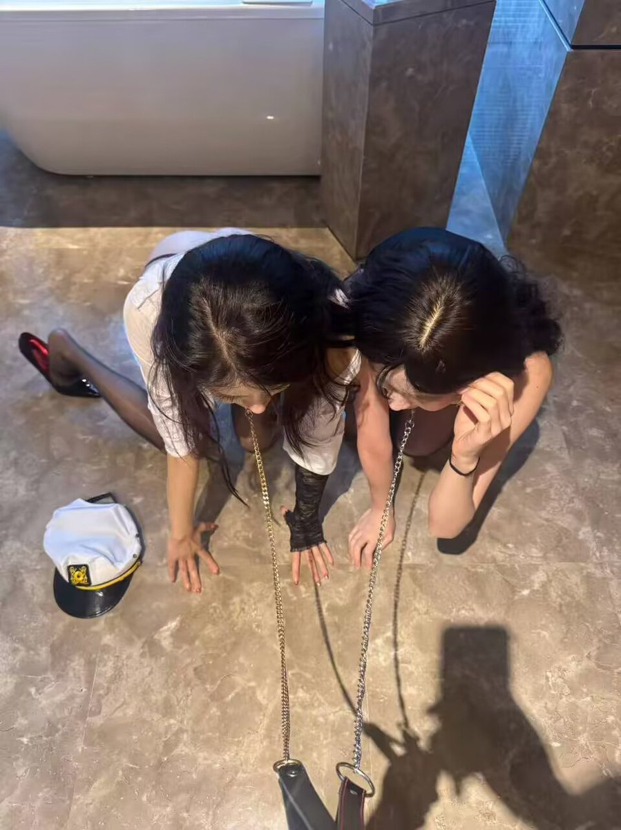 junjun999000's tweet photo. 女德教育。#羞辱 #反差  #媚男 #反差 #反差婊 #女德 #女德教育 #男尊女卑 https://t.co/hKFQJXaGWW