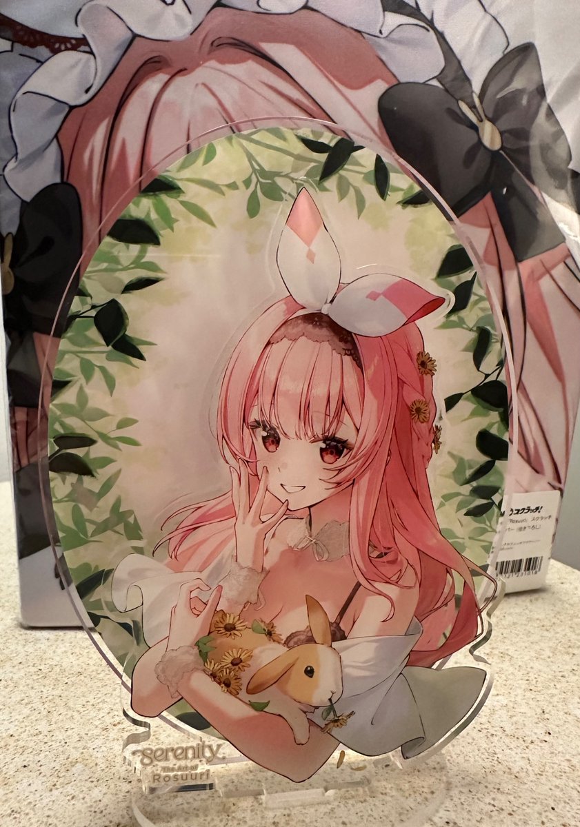 Nazarielle's tweet photo. Got both sets of @rosuuri's merch at Kinokuniya booth today 🥰
The keychain is really nice, love the silhouette on the back. The standee is really big and pretty too 🙏
#GanbaRosu #rosumerch https://t.co/G8CeMB3Rbt