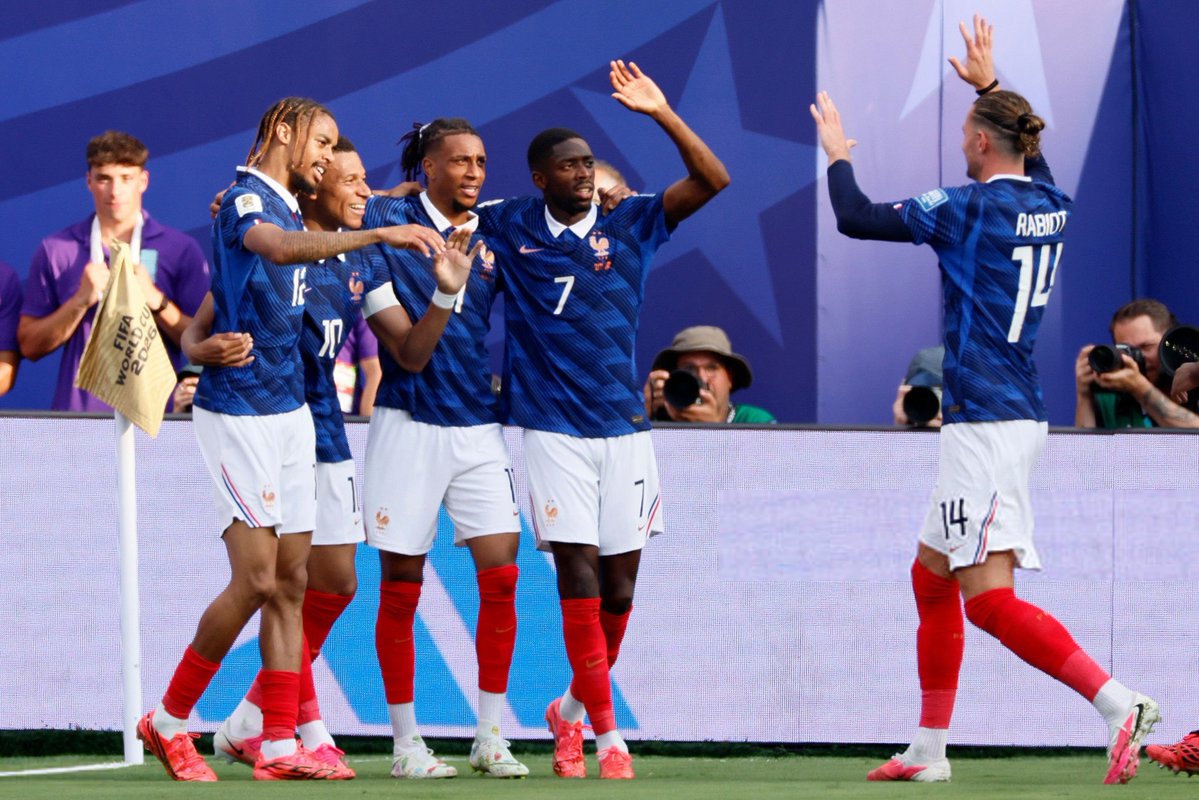ActuFoot_'s tweet photo. 🚨 Bradley Barcola 🇫🇷 : « On prend tellement de plaisir à jouer ensemble... ON JOUE COMME SI ON ÉTAIT AU QUARTIER ! 😁

On se pose pas de questions, on prend la balle et on fait ce qu'on a envie. » 

🎙️ conf. de presse https://t.co/OrOtdoCEbO