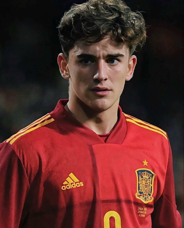 zyxclouds's tweet photo. the fact Spain and Barcelona player, Gavi used to be a fan of yixing and sehun when he was younger (still follows them on his old account) 
he's just like me fr lmaoo https://t.co/F7fUkmzx89
