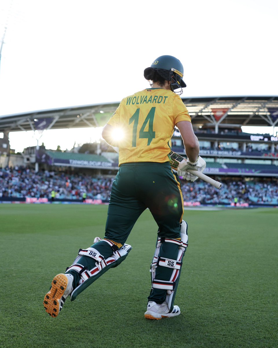 ProteasWomenCSA's tweet photo. End of the PowerPlay ⏳️

#TheProteas are starting to find rhythm, moving to 43/1 after 6 overs. 🇿🇦

Still needing 127 runs from 84 balls. 💪

#Unbreakable #T20WorldCup https://t.co/qJhyRUzhUy