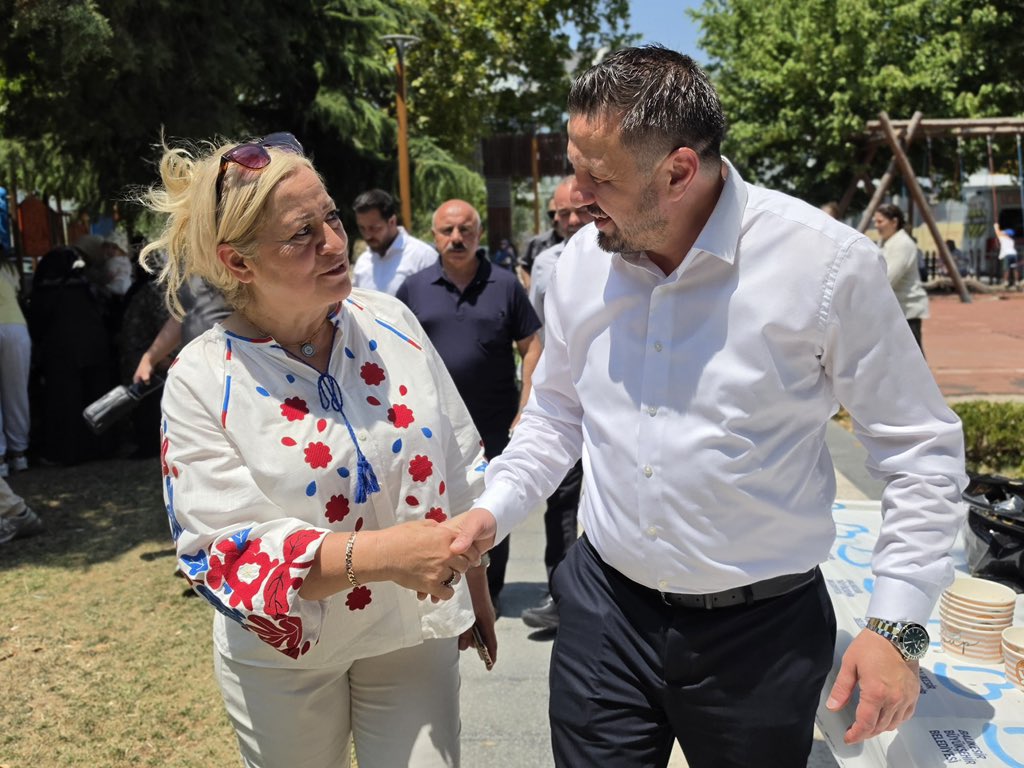 ma_balikesir's tweet photo. 📍Plevne Mahallesi
Plevne Mahallemizin düzenlemiş olduğu Aşure Hayrına katılarak Muharrem ayının bereketini hemşehrilerimizle birlikte paylaştık. Misafirperverlikleri için Muhtarımız Neslihan Atlı'ya teşekkür ediyoruz. Allah yapılan hayrı kabul eylesin. https://t.co/VCCsRzNKBi