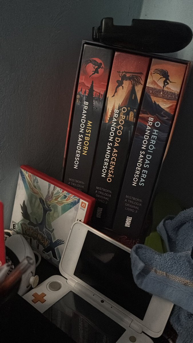 brenanzuck's tweet photo. @jaovwz Pode comprar sem medo q vai estar lendo a melhor franquia de fantasia da história pós senhor dos anéis https://t.co/A9VCjQOy2p