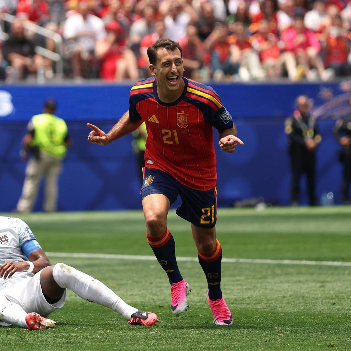 davi87dp's tweet photo. @FabrizioRomano Mikel Oyarzabal has now scored the same amount of World Cup goals for Spain as Diego Costa and Alvaro Morata (3). 🇪🇸 https://t.co/yi5mnN8cY7