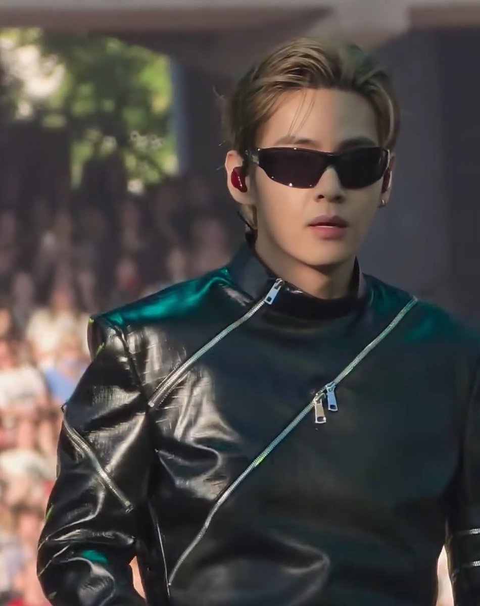 kthddd's tweet photo. @Taehyungimpact he's so unreal GCV indeed! https://t.co/Fjik62FTKx