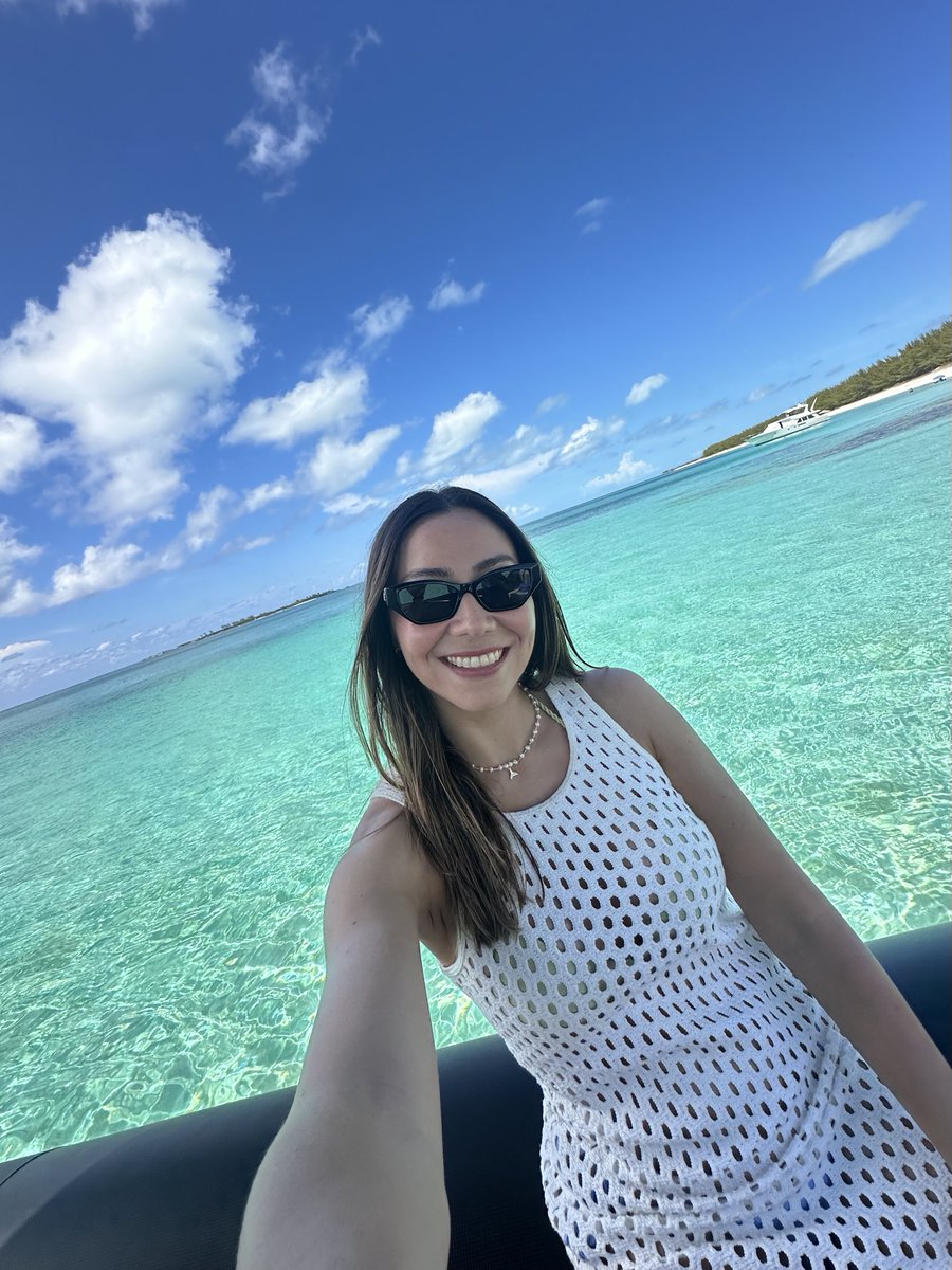 TheMiamiApe's tweet photo. Costeñita😆🌴 https://t.co/V0tWISvTdQ