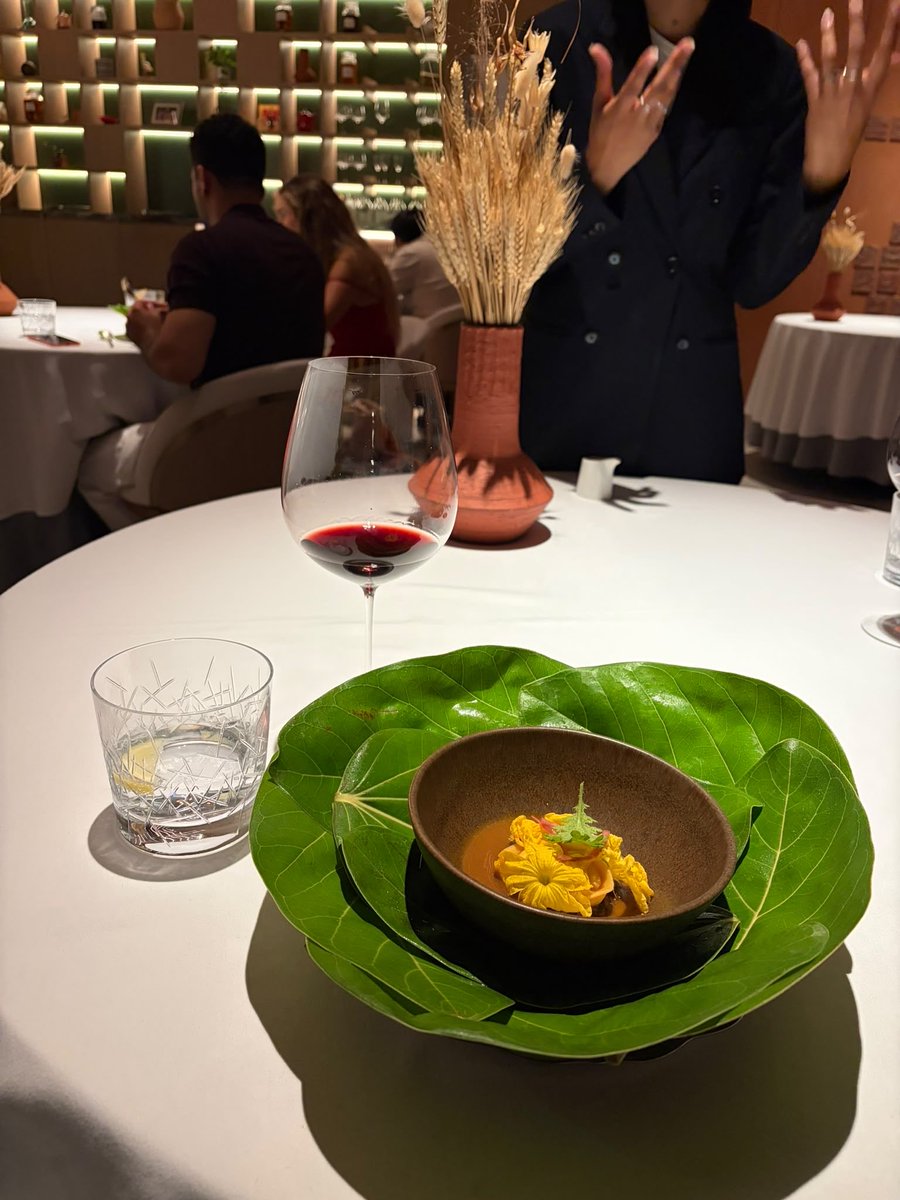 Isluckyethan's tweet photo. 探店餐厅：Trèsind Studio
location：St. Regis Gardens Entrance B - The Palm Jumeirah - Dubai 
评价：The restaurant has a very nice environment. https://t.co/DhsulWmjKu
