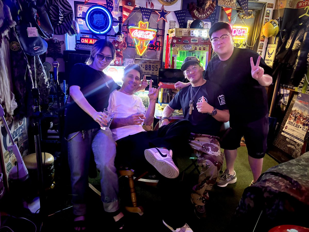 BAR894BASE's tweet photo. ⛩️BAR 894 BASE
今夜の沼袋本店は、ドイツ🇩🇪からアメリカ🇺🇸(seattle)からお客様が来てくれました。
ご来店ありがとうございます。
今夜も来店したいと言ってましたが、残念。
マスターハクヨシは、今夜は、横須賀店にいます。
また、日本に来たらお店に寄ってください。
それでは、またお待ちしてMARS https://t.co/kGusEdmwL6