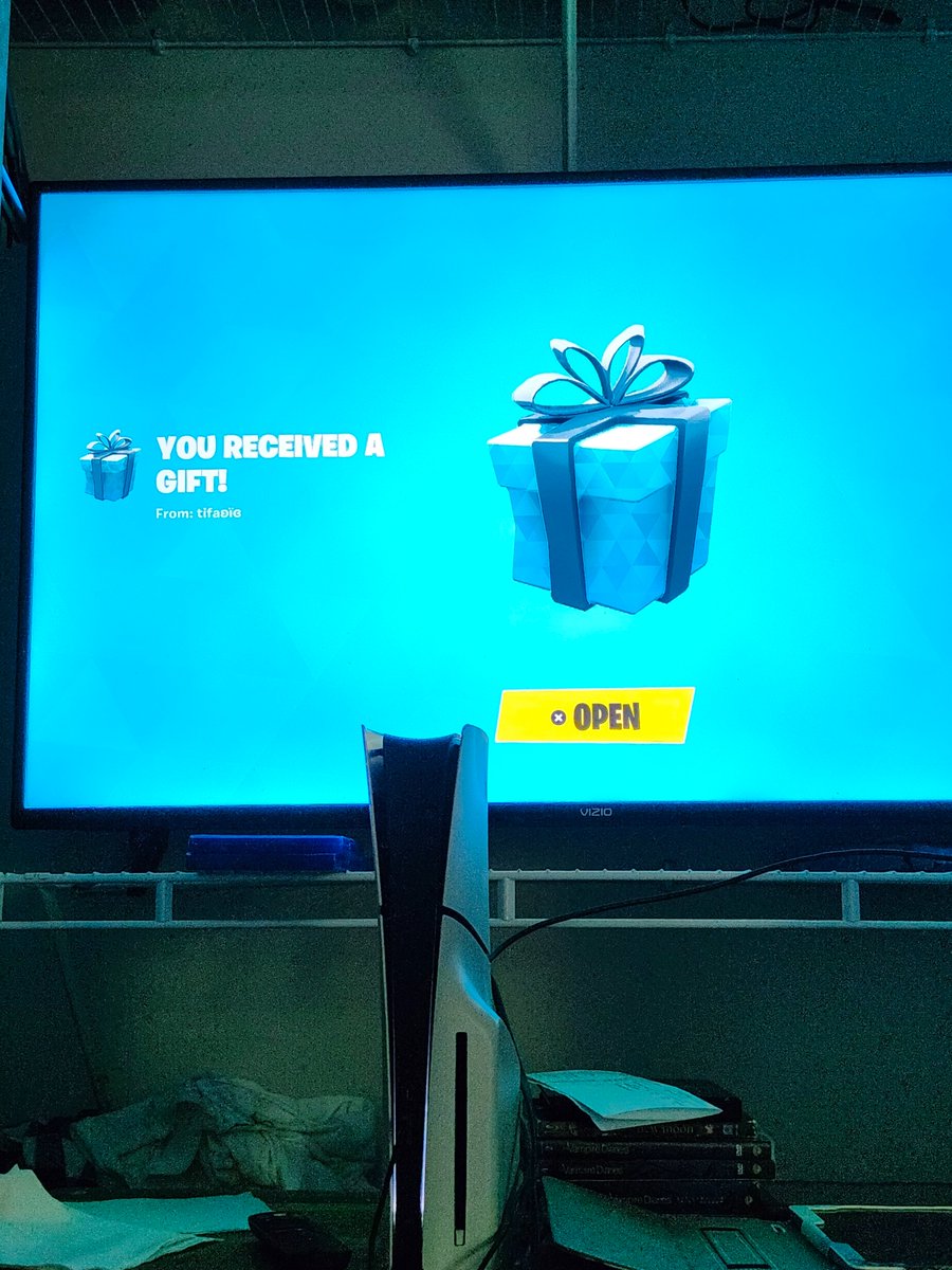 R3dP4nda333's tweet photo. thank you so much my friend!!. I love the gift it was so thoughtful!!! #perlaalegit https://t.co/N98XqbYVSw