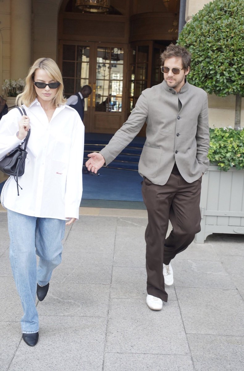 PortalRobbie's tweet photo. 📸 Margot Robbie e Tom Ackerley em Paris hoje! https://t.co/JJZvWtaZqV
