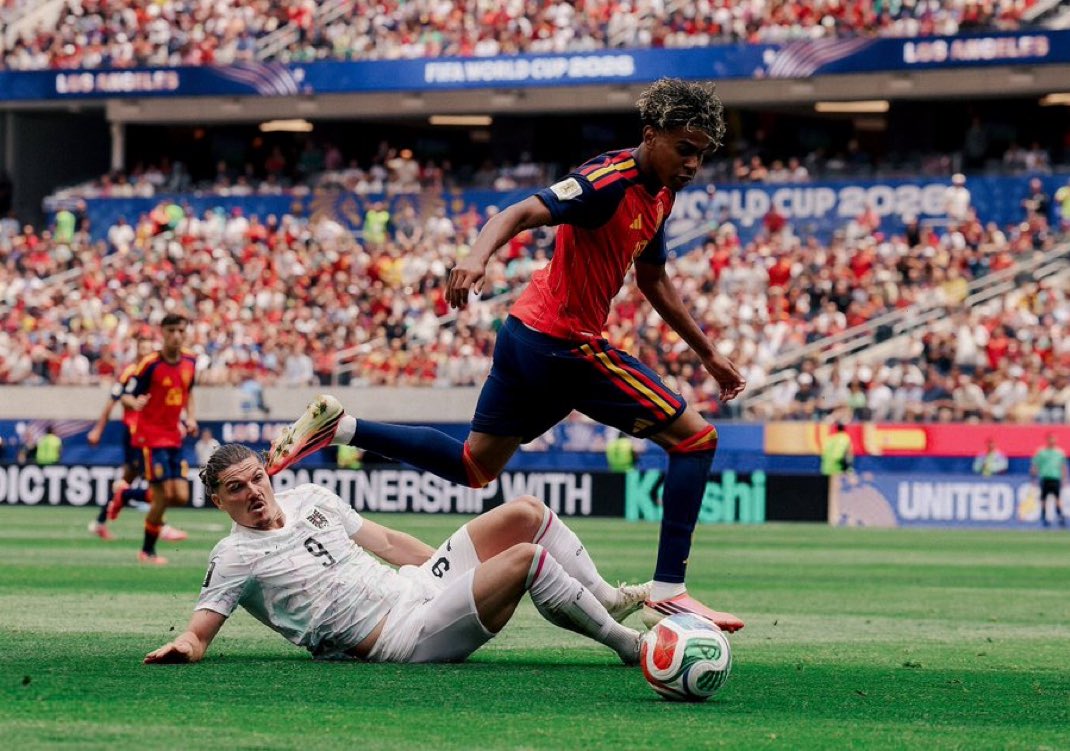 Kvaratskhelism0's tweet photo. Perdon por jugar “mal” contra CABO VERDE y URUGUAY en fase de grupos.

Siga siga genio de mi vida 🐐 https://t.co/XVNA5u9Dsj