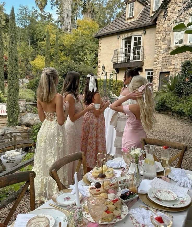 isilsun's tweet photo. friends summer https://t.co/xmfwTXGSog