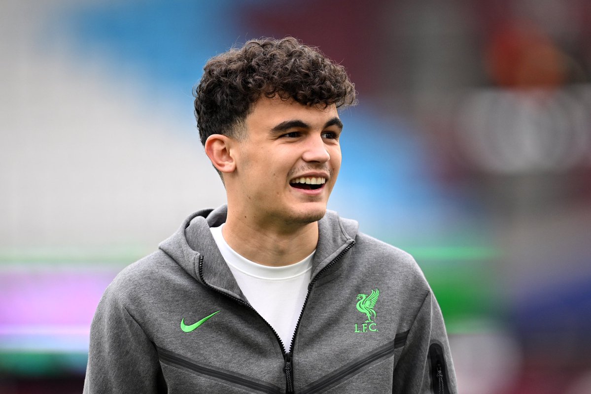 SergioNavaD's tweet photo. ✍️⚡️ RUMOR.

El Rayo Vallecano está interesado en Stefan Bajcetic.

Informa @__AngelGarcia__ que el club franjirrojo es uno de los pretendientes del mediocentro español.

Sevilla y Elche también estarían interesados en el jugador del Liverpool. https://t.co/G7r9IpPfJ4