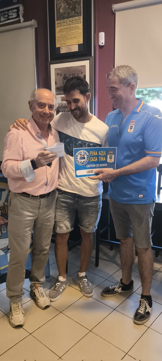 oski_sainz's tweet photo. Lucas Ahijado recibió el cariño del barrio en un acto organizado por @pazulcasatina .

Después del adiós de @19SCazorla y de escuchar a Lucas, me apetece solo decir: 

A cascarla, Pachuca. https://t.co/F9brbbhUxj