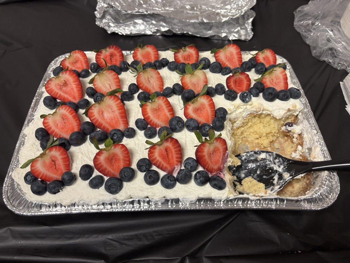 agithahime's tweet photo. good news my tres leches was a HIT 😈 https://t.co/9qOS4ZmhIc