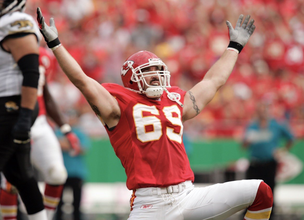 lexiosborne's tweet photo. We are Jared Allen days away from NFL kickoff! 🤘🏼 #69days https://t.co/zscst7FW8F