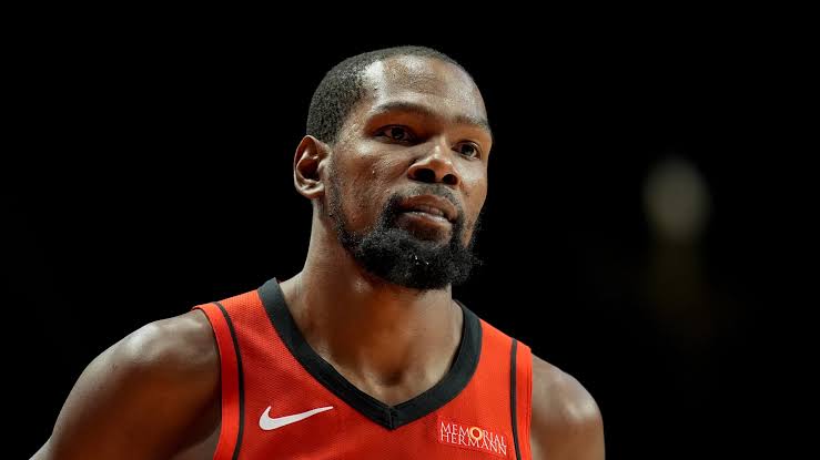 herseynba's tweet photo. Geçtiğimiz günlerde Rockets, Celtics ve Pistons arasında BÜYÜK BİR TAKAS görüşüldü ancak Rockets masadan kalktı. (Brett Siegel)

🔸 Pistons - Kevin Durant
🔸 Rockets - Jaylen Brown
🔸 Celtics - Alperen Şengün

Sizce bu takas nasıl olurdu? 🤔 https://t.co/7B0QUcAIEt