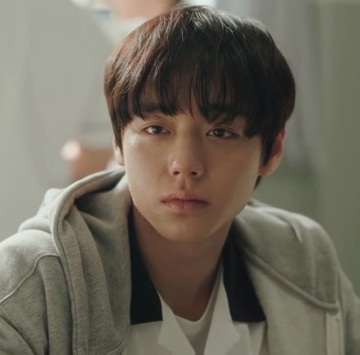 sunflowerbic's tweet photo. idol mode                            actor mode https://t.co/GFUwWPpbbK