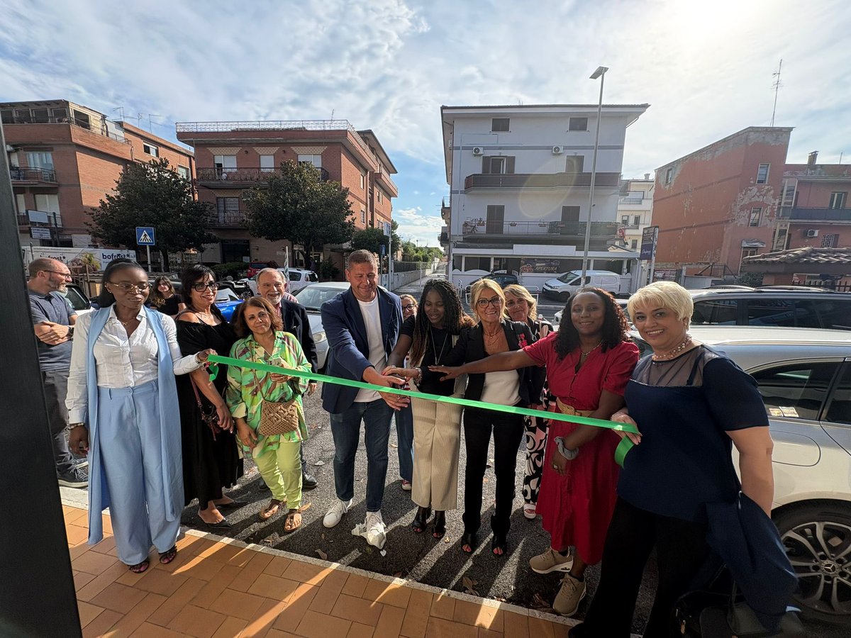 AnolfNazionale's tweet photo. 🟨 Inaugurato a #Borghesiana (Roma) il nuovo Sportello #AnolfRoma presso la sede @CislRomaRieti. Un presidio di legalità e inclusione nel Municipio VI nato dalla sinergia tra la Cisl di R. Pelecca e l'Anolf di B. Maiga.📍 Via Fontana Candida 43 🤝 https://t.co/DvsXp44dMk