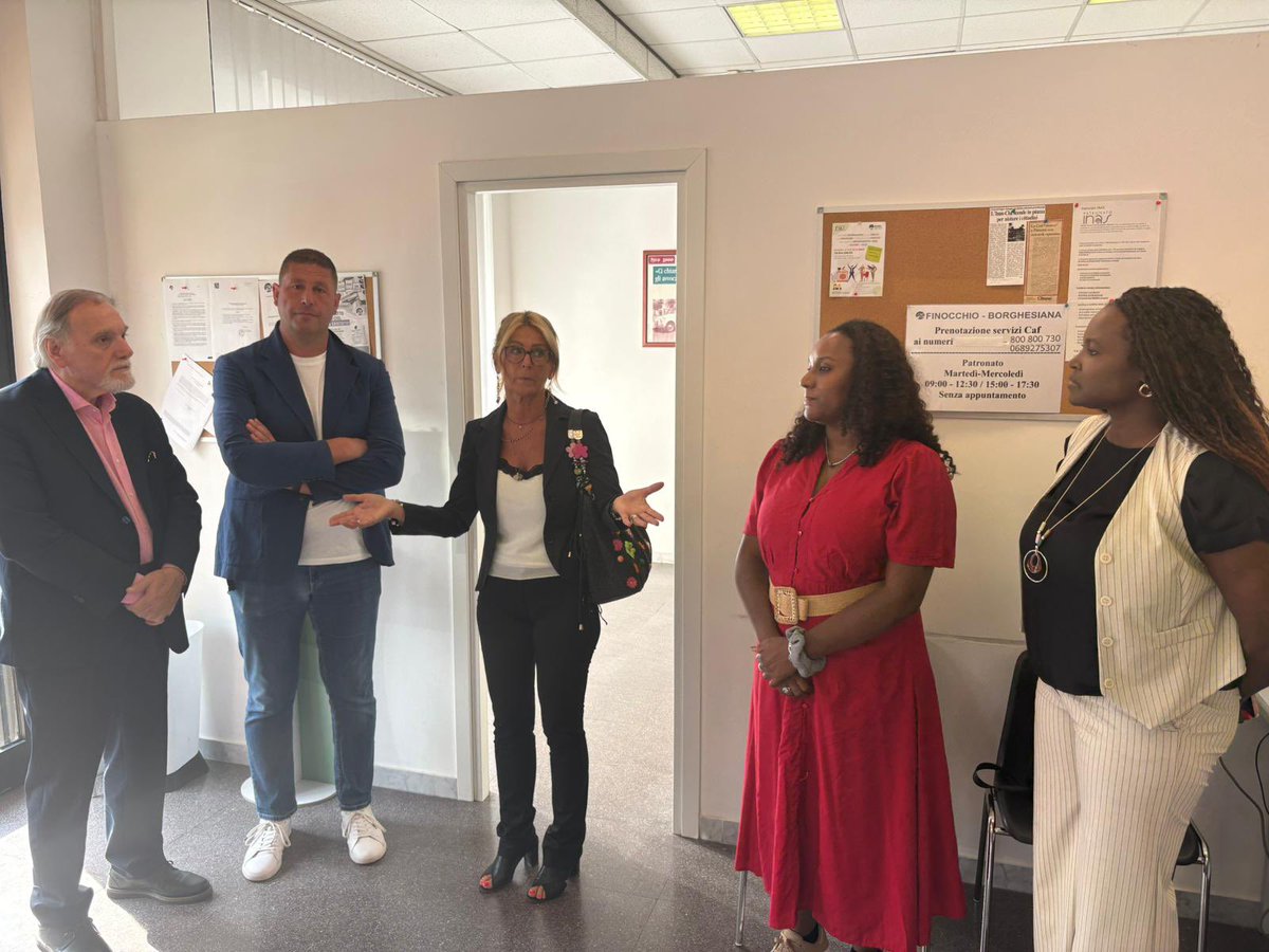 AnolfNazionale's tweet photo. 🟨 Inaugurato a #Borghesiana (Roma) il nuovo Sportello #AnolfRoma presso la sede @CislRomaRieti. Un presidio di legalità e inclusione nel Municipio VI nato dalla sinergia tra la Cisl di R. Pelecca e l'Anolf di B. Maiga.📍 Via Fontana Candida 43 🤝 https://t.co/DvsXp44dMk