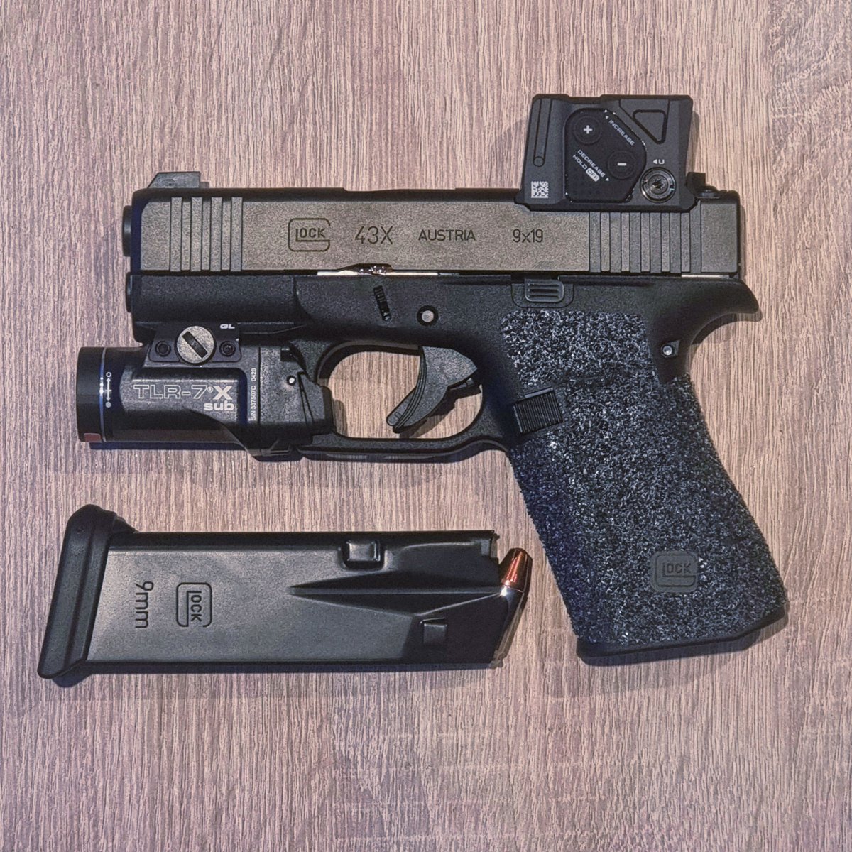 tacticalporn's tweet photo. Se hizo de rogar...

Os presento a "Dulcinea", mi nueva herramienta como arma de porte oculto.

Una G43X A-CUT con:
-🎯Aimpoint COA
-🔦Streamlight TLR-7X Sub

En la novela más conocida de hidalgos y caballeros... «Dulcinea representa el ideal de pureza, perfección y belleza» https://t.co/5CdKWNFFDo
