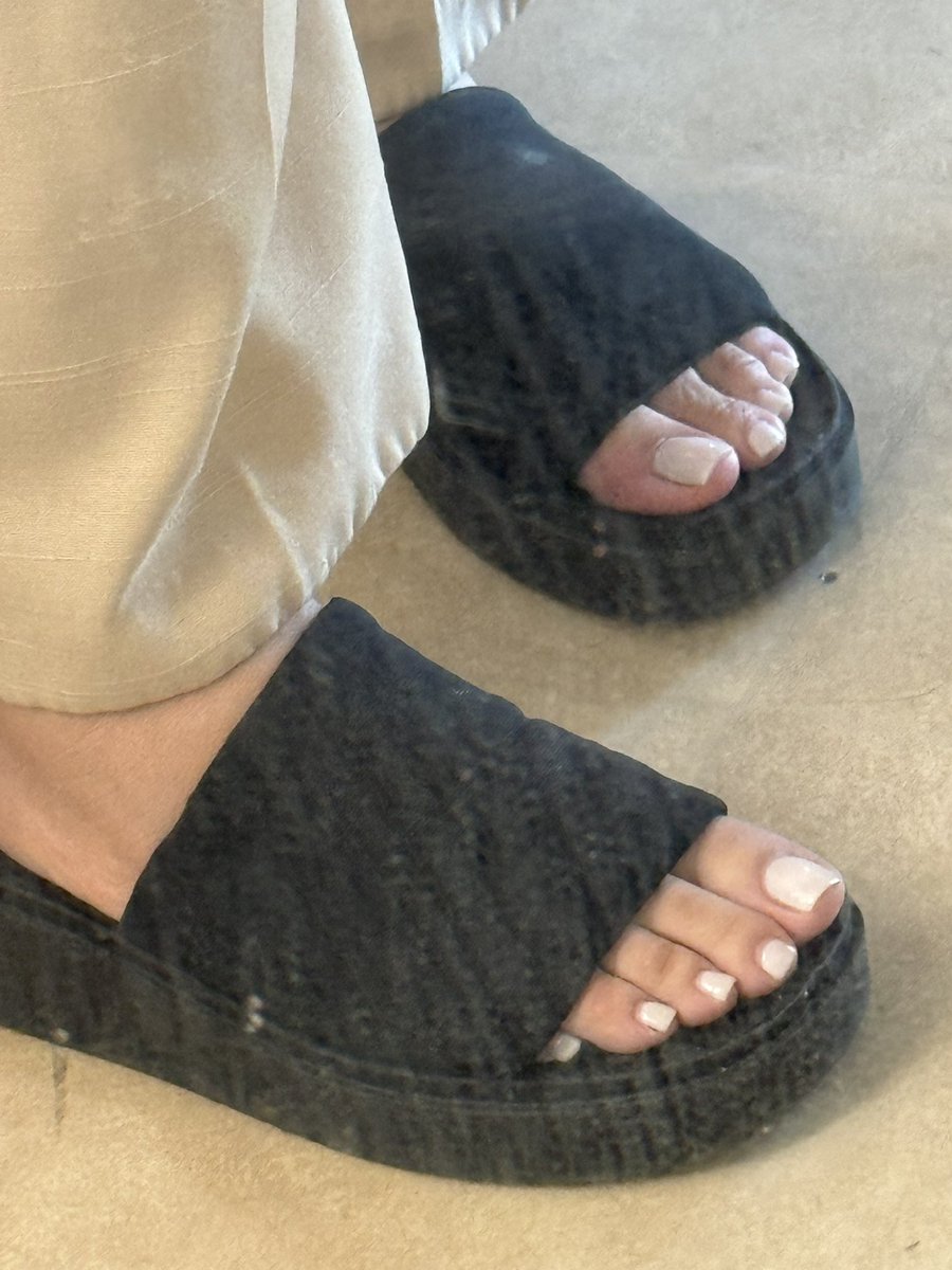Misole007's tweet photo. White toes for the win 🏆🐇🤍 
#toes link in bio 👣 https://t.co/UL8wHyP18F