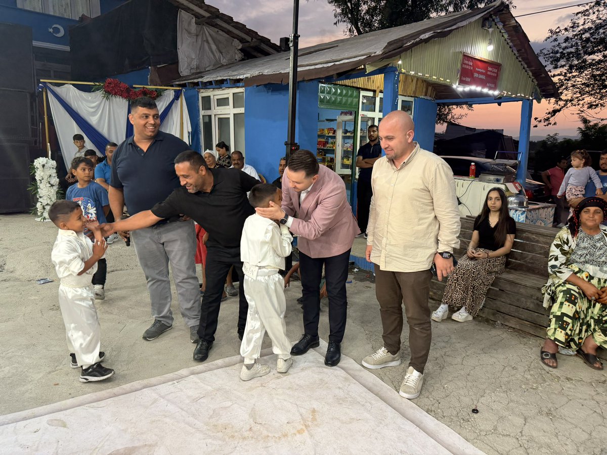 ak_sapanca's tweet photo. Hemşehrimiz Emre Çubuk’un evlatları Ersin Berk ve Akif Murat’ın sünnet cemiyetlerine katılarak Çubuk ailesinin mutluluğuna ortak olduk.

Bu güzel ve anlamlı günde bizleri misafir eden kıymetli ailemize teşekkür ediyor; Ersin Berk ve Akif Murat evlatlarımıza sağlık, huzur ve başarılarla dolu hayırlı bir ömür diliyoruz.

Rabb’im damatlıklarını da görmeyi nasip eylesin.