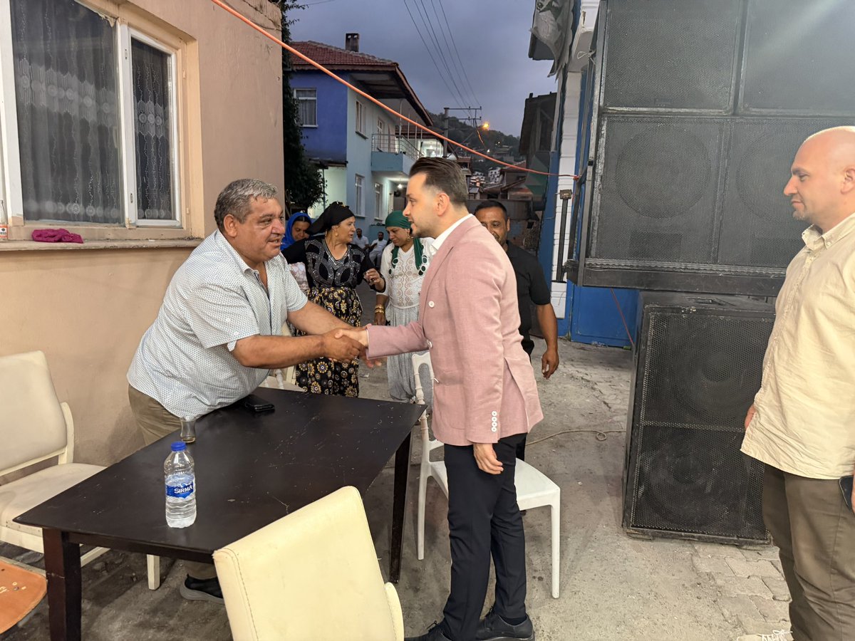 ak_sapanca's tweet photo. Hemşehrimiz Emre Çubuk’un evlatları Ersin Berk ve Akif Murat’ın sünnet cemiyetlerine katılarak Çubuk ailesinin mutluluğuna ortak olduk.

Bu güzel ve anlamlı günde bizleri misafir eden kıymetli ailemize teşekkür ediyor; Ersin Berk ve Akif Murat evlatlarımıza sağlık, huzur ve başarılarla dolu hayırlı bir ömür diliyoruz.

Rabb’im damatlıklarını da görmeyi nasip eylesin.