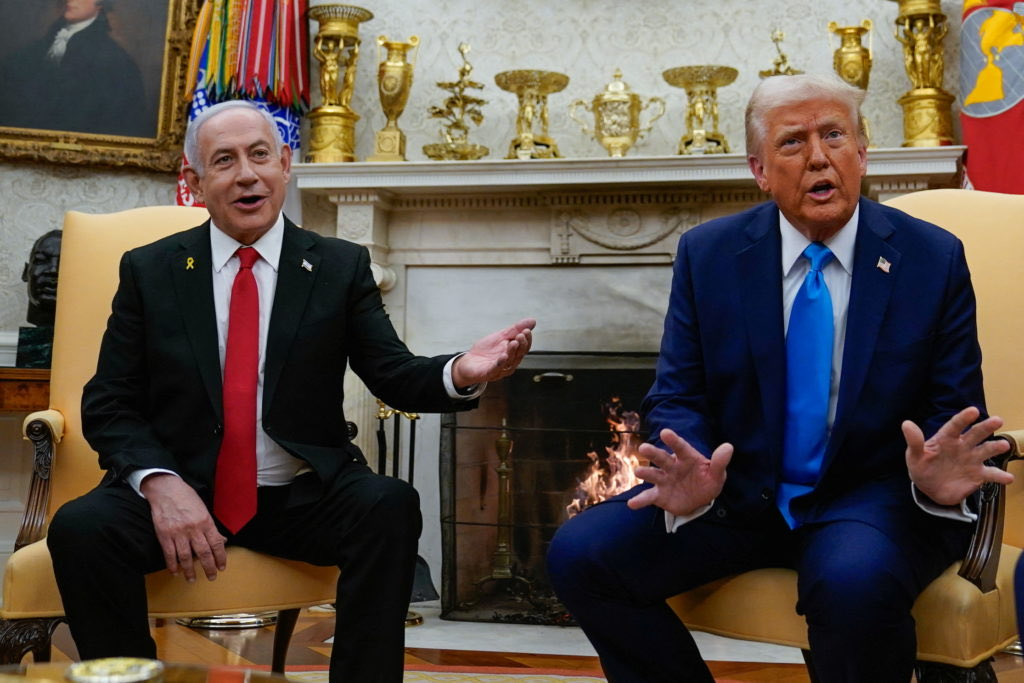 coinacademy_fr's tweet photo. 🚨 Des responsables américains pensent qu’Israël aurait pu préparer un plan visant à assassiner les principaux négociateurs iraniens pendant les pourparlers de paix, selon le New York Times. https://t.co/Qfe4NrUXci