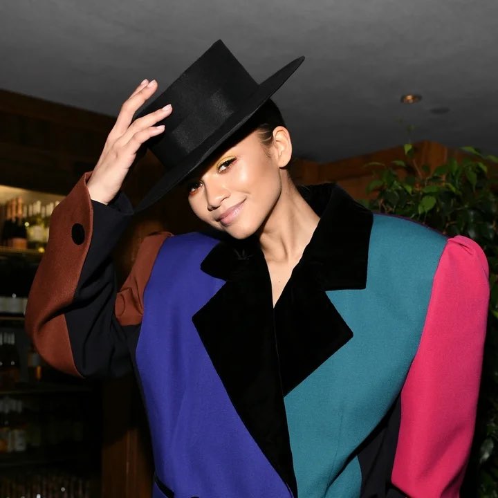 YSLONIKA's tweet photo. i never realized they wore the same Marc Jacobs suit omg https://t.co/vACiUB7UpO