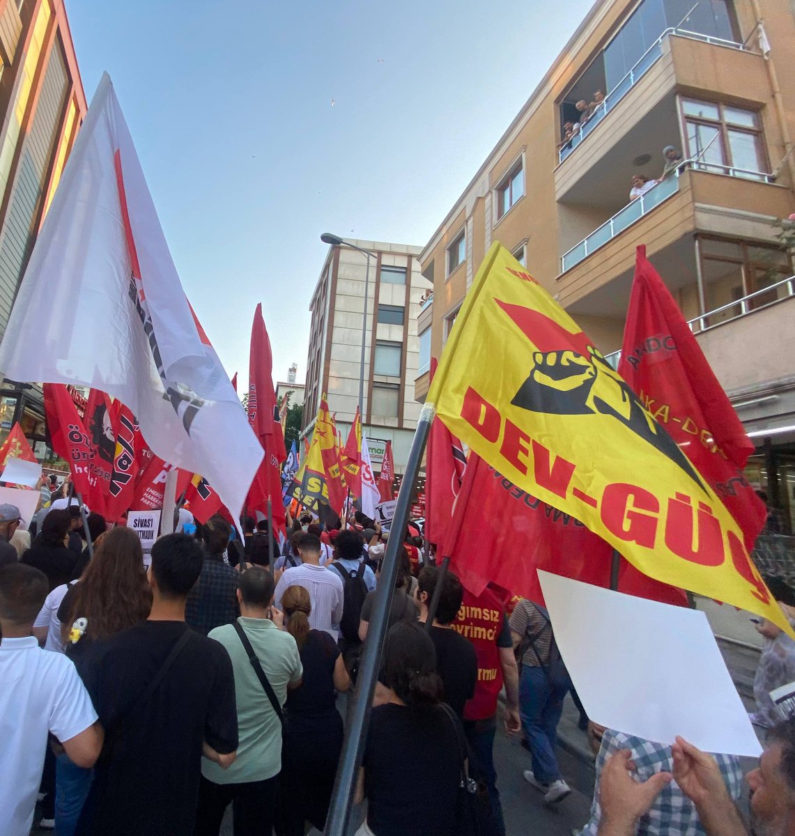 devguc_2026's tweet photo. Madımak katliamının 33. yıldönümünde sarıgazide biraraya geldik. Katliamların hesabı sorulacak.
Sivası yakanlar AKP'yi kuranlar! https://t.co/y38iTWRtKT