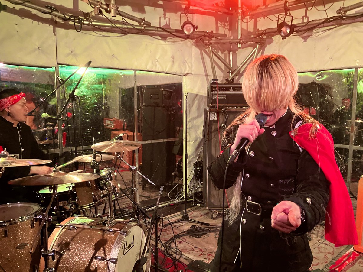 shuttleraceback's tweet photo. 2026 7 2 心斎橋火影(HOKAGE)

「ADVENTURE BOYZ」

ハイファイコーヒーズ🚩☕️

地獄☆文明♪最高久々happy✨️Love♥️
火影との距離感忘れてマイクコード鞭の餌食⚡️になりかける| ε:)_ℓ_🎤۳(°꒫° *)!?

#実は昔からライブ現場カブってた
#運命のイタズラ

#明日はマリちゃんを笑かす日 https://t.co/0xhAUb9SFf