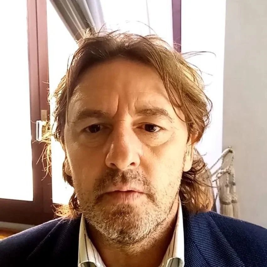 SpaceLazio's tweet photo. Giuseppe #Signori, tramite videomessaggio:

🎙️ “Un saluto a tutti, non ho mai dimenticato l'11 giugno 1995, quando siete scesi in piazza per non farmi andare via.
Sono orgoglioso di voi, un saluto da Beppe”. https://t.co/HsgL3B1ilt