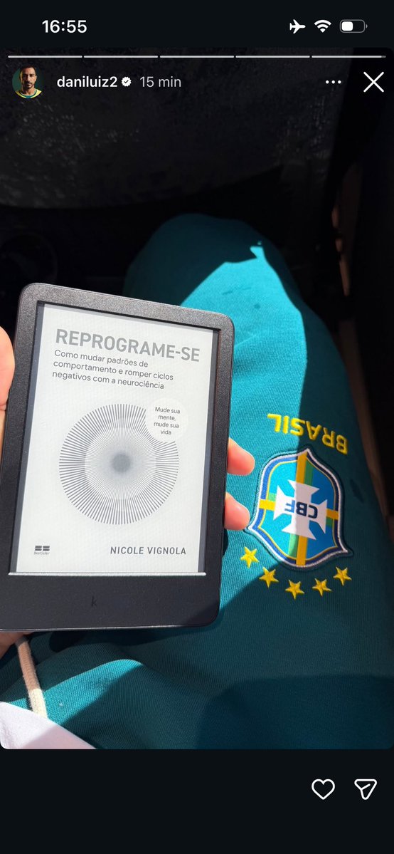 afterracing_'s tweet photo. aí ele tem Kindle https://t.co/Z23NivhmSa