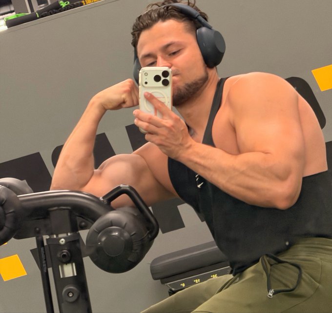 Jameslovely Onlyfans Model - Like my peak? https://t.co/VR2WRRrxZR