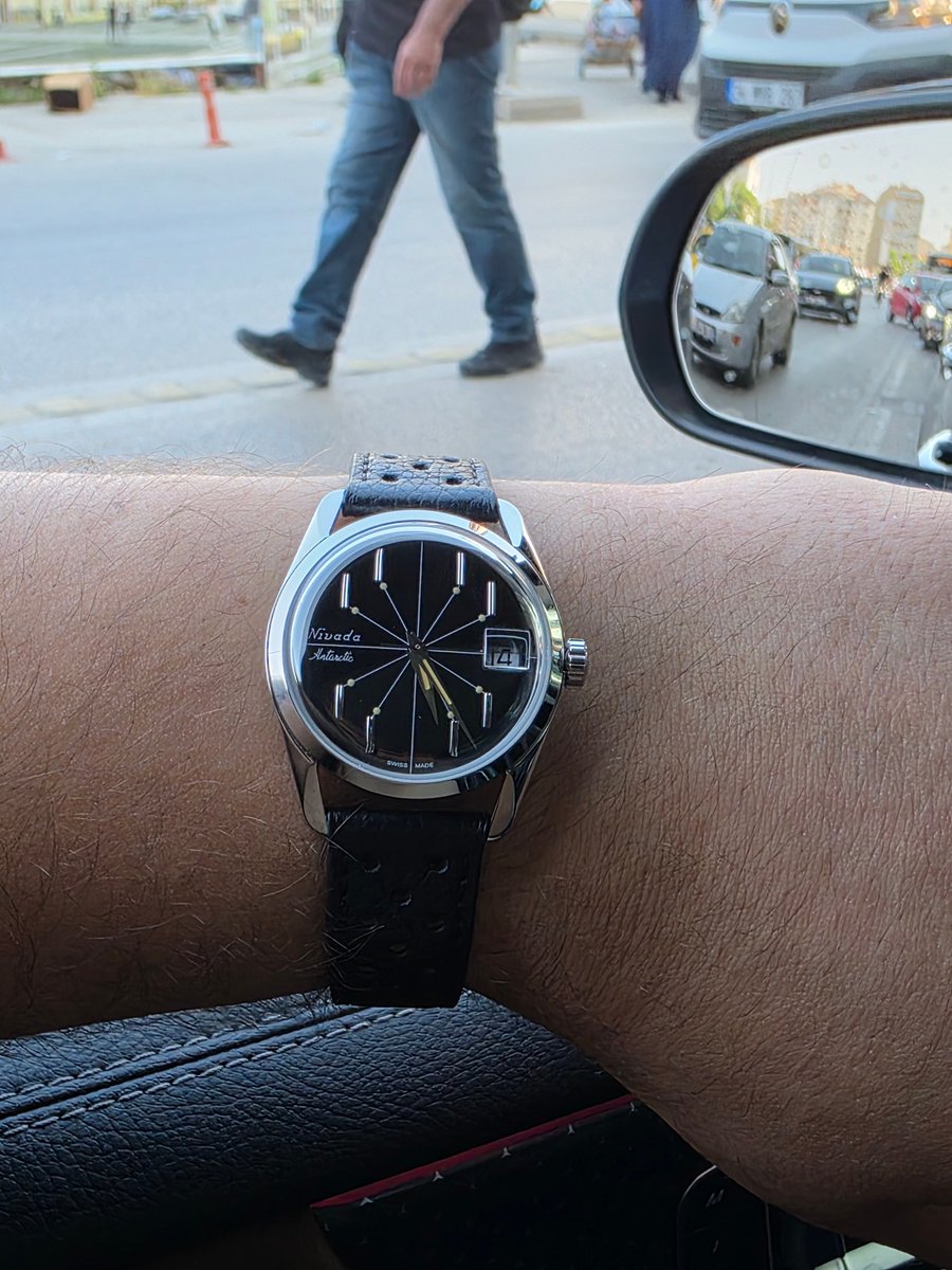 Saatoloji's tweet photo. En sevdiğim saatlerden 🤟
#WristCheck #WatchCollector #Nivada https://t.co/51iSh8Cbdp