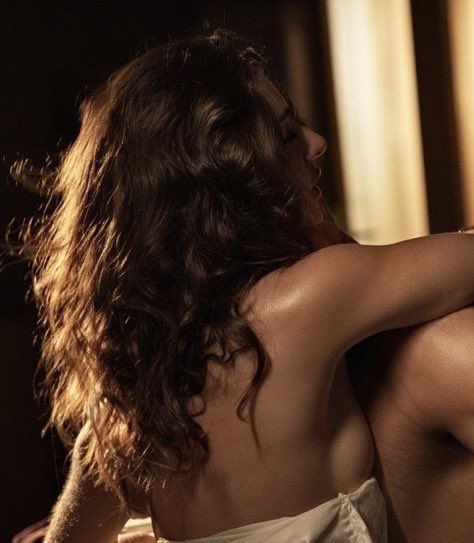 AaryanPrateekX's tweet photo. If you let your wife do such sex and nude scenes in movies, youโre actually a cuck. Siddharth Malhotra is the biggest cuck of Bollycuckwood, and my respect goes to Virat Kohli for not letting his wife do any such scenes in movies. https://t.co/vWfrMuwFTr