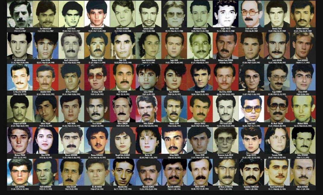 HurriyetTim_'s tweet photo. 9. Taşımalı eğitimle değil, taşıdığı yürekle gitmişti

O öğretmenler görev yerlerine otobüsle, bazen sırt çantalarıyla, bazen kendi cebinden aldığı kitaplarla giderdi.
Bazen köy yollarına yürüyerek ulaşır, bazen çamura bata çıka giderdi.
Ama her defasında çocuklara ulaşırdı.

Ve onları kimse silahla tehdit etmiyordu.
Ama onları öldürenler, kalemi tehdit saydı.
Kitapları düşman sandı.
Öğretmeni hedef yaptı.

Çünkü öğretmen, karanlığın düşmanıdır.
Çünkü öğretmen varsa, cehalet yok olur.
Ve onlar, cehaleti besleyerek var olanlardı.