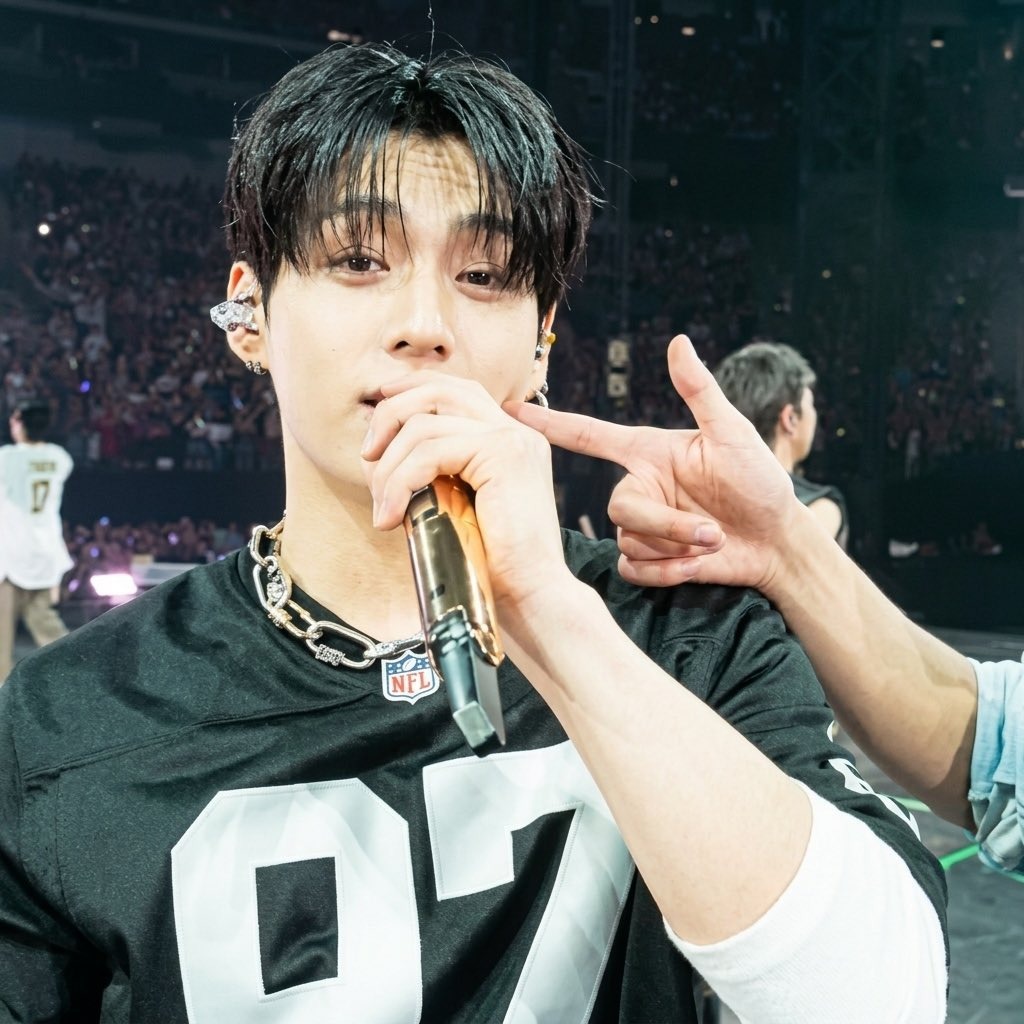 jjklogist's tweet photo. this genre of frat boy jungkook pics are my new obsession https://t.co/bneVYJRL1j