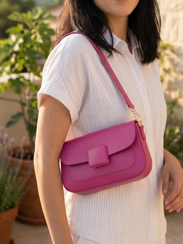 Florence_L_M's tweet photo. Timeless elegance meets modern functionality.

Introducing the Serelia Leather Shoulder &amp; Crossbody Bag — handcrafted in Italy from genuine smooth cow leather. A structured silhouette, minimalist design, and effortless versatility for every occasion.

https://t.co/DfqGEO4ZvI https://t.co/YVr5p8HuSK