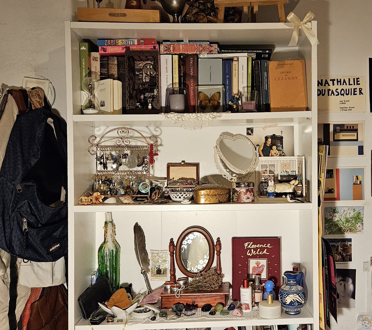 risingssunset's tweet photo. bedroom of a 24 year old woman 🌞🧵 https://t.co/k2sBAoUTdB