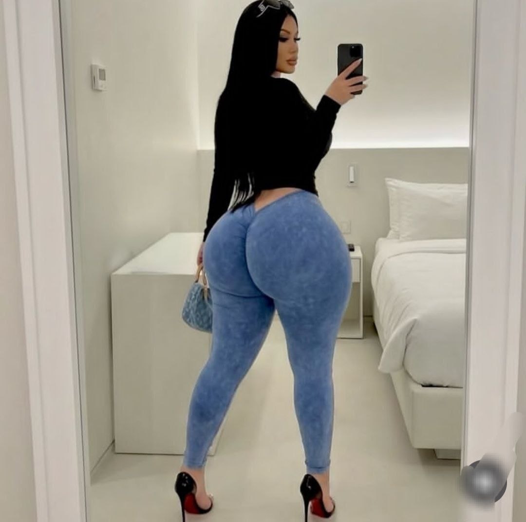 justdance303's tweet photo. Hot mirror selfie? https://t.co/bVbv9KjCqf