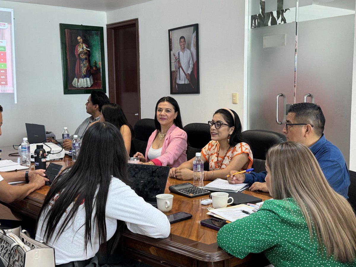 adyalt's tweet photo. Bajo la convicción de que lo que se mide se puede mejorar, en la Subsecretaría de Desarrollo para el Bienestar evaluamos avances y metas para fortalecer resultados. Seguimos trabajando con responsabilidad por el bienestar de las familias oaxaqueñas. https://t.co/us3g60aruo