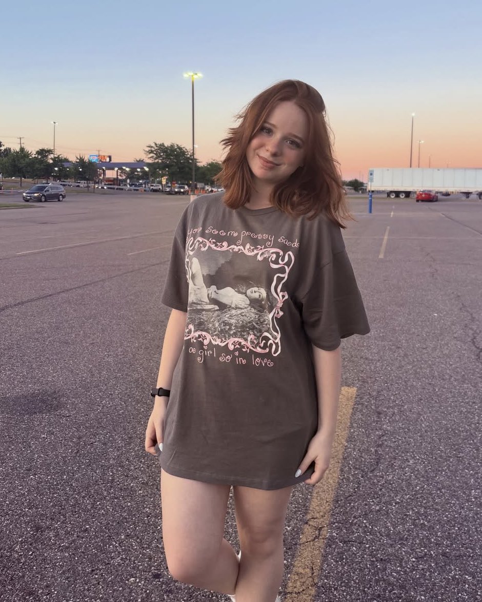 LiviesHQ's tweet photo. twin with these livies and shop 'you seem pretty sad for a girl so in love' merch on olivia's store 💓

https://t.co/V70nKbJm3E https://t.co/fx40gEHvR8