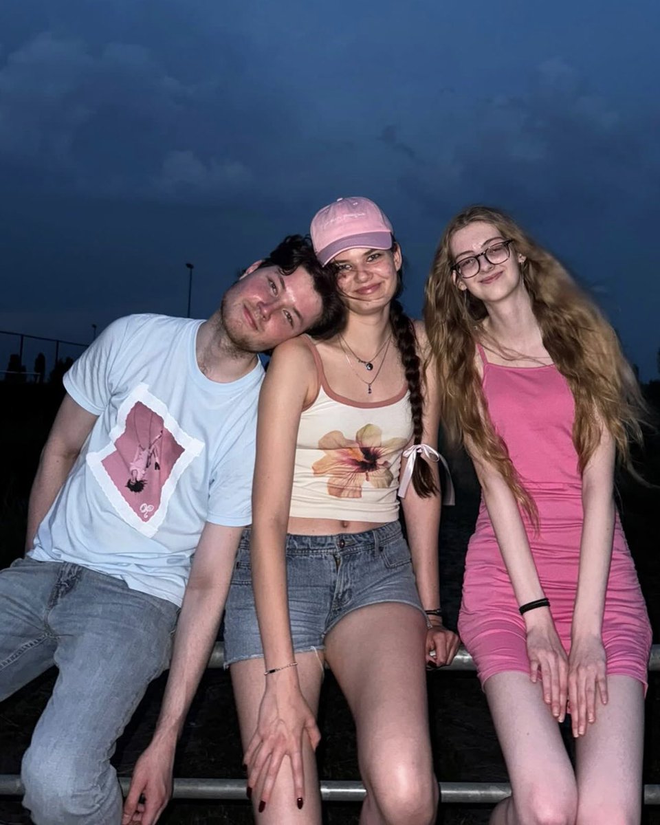 LiviesHQ's tweet photo. twin with these livies and shop 'you seem pretty sad for a girl so in love' merch on olivia's store 💓

https://t.co/V70nKbJm3E https://t.co/fx40gEHvR8