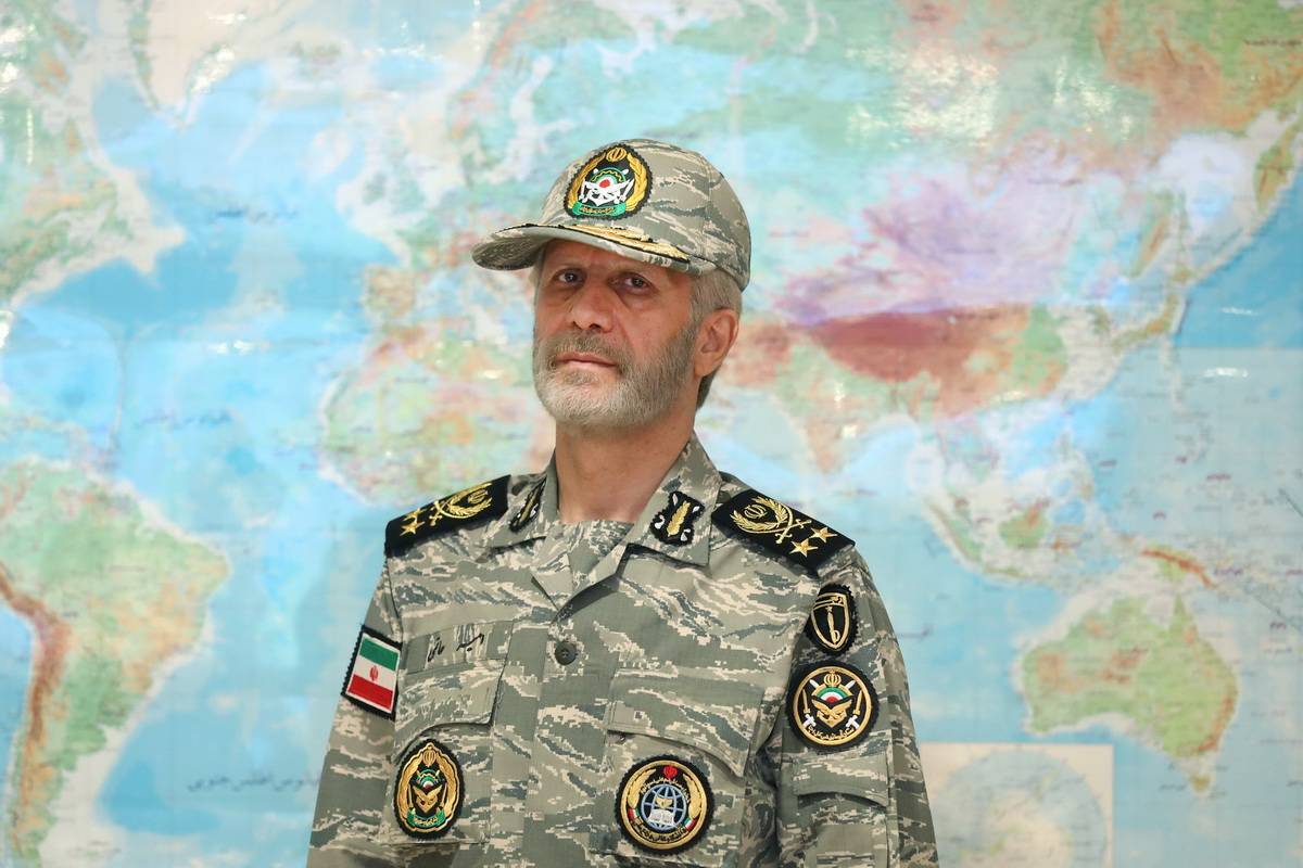 IRGC_Press's tweet photo. 🔴 Army: The Iranian people will not surrender to their enemies — they will resist to the very end.

🔴 Iran's Army Commander-in-Chief stressed that the enemies not only failed in all their objectives — but faced a people more determined and united than ever. 🇮🇷 https://t.co/Kaz2Gx2qQ6