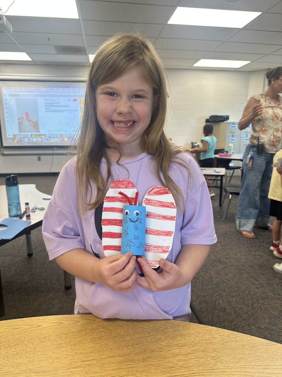 LIBERTYSCHOOLS's tweet photo. Don't let this stretch of hot weather "bug" you! Soak up summer while you can! ☀️#ShareTheGoodLPS https://t.co/gjHB8LPo0X
