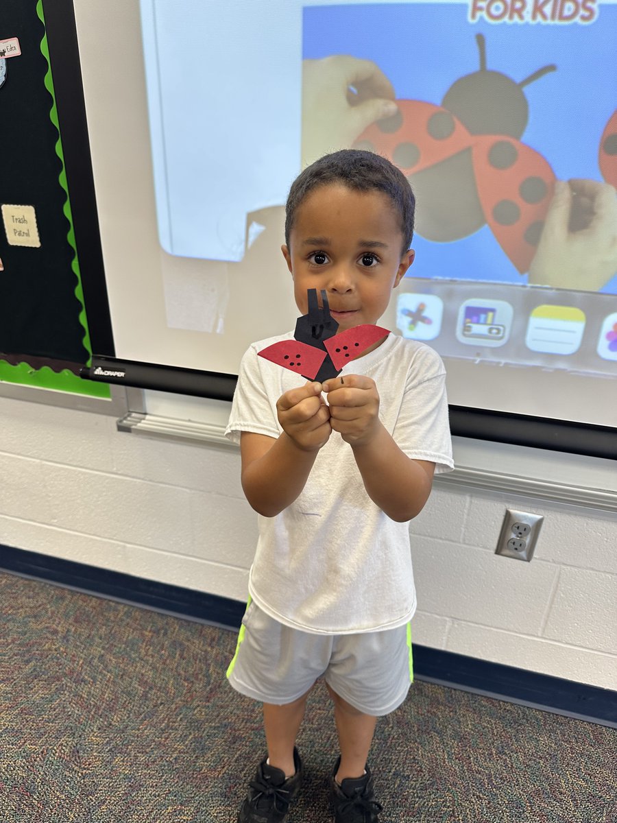 LIBERTYSCHOOLS's tweet photo. Don't let this stretch of hot weather "bug" you! Soak up summer while you can! ☀️#ShareTheGoodLPS https://t.co/gjHB8LPo0X