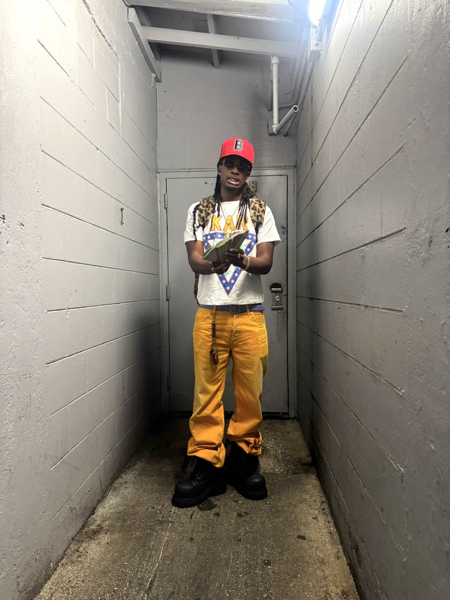 cochise's tweet photo. MADE THIS SHIRT JUST TO MATCH DA PANTS https://t.co/9TPq6CNkTx